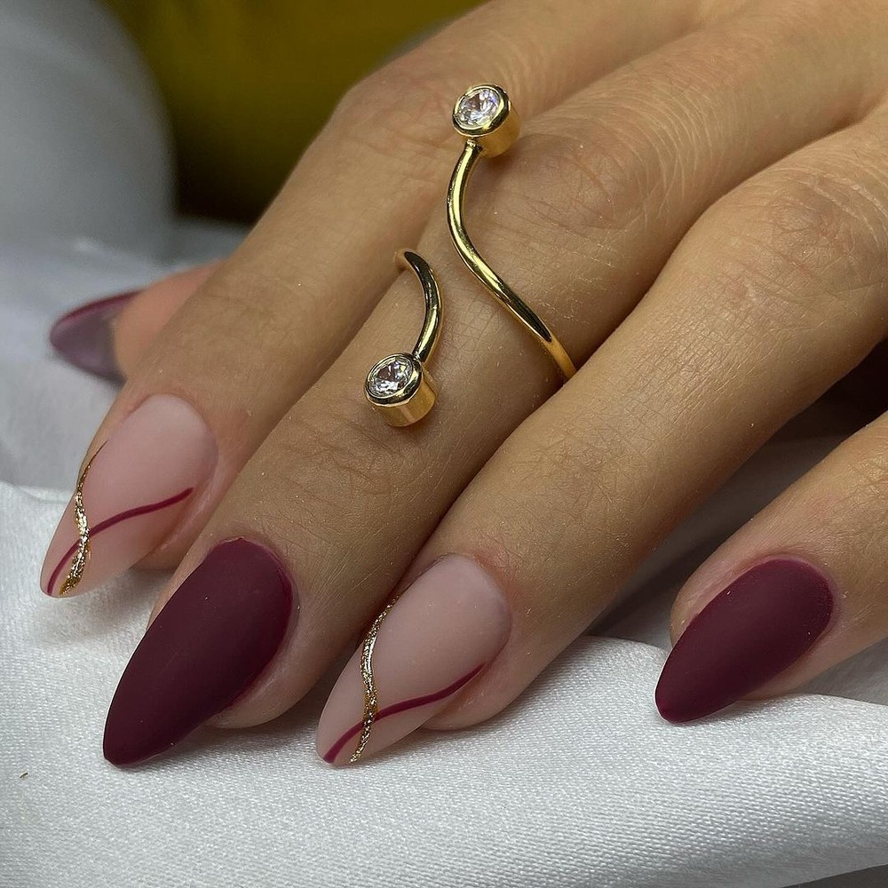 Unhas decoradas vinho: 15 inspirações para resgatar a tendência