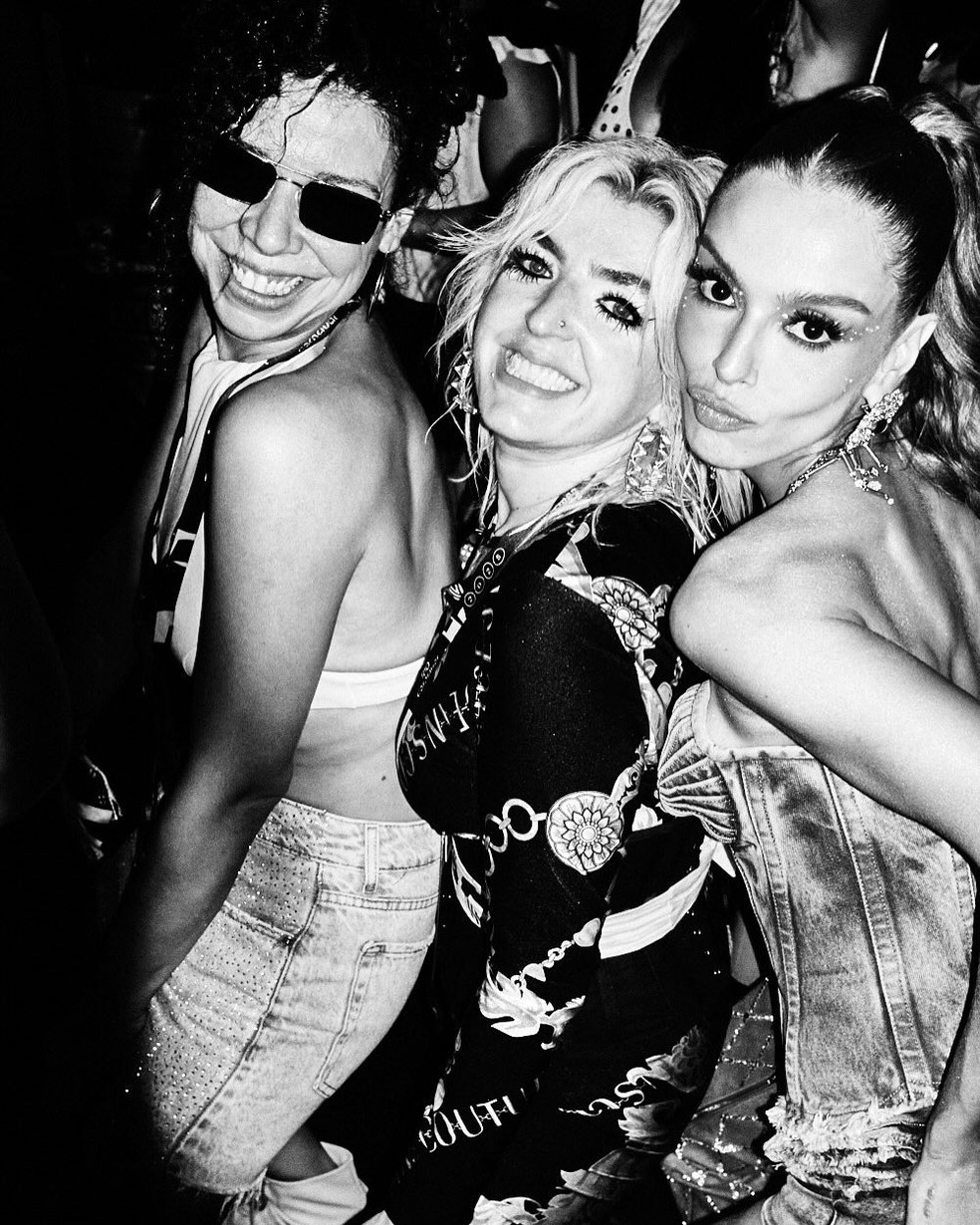 Giovanna Lancellotti também curtiu a folia com as amigas — Foto: Reprodução/Instagram