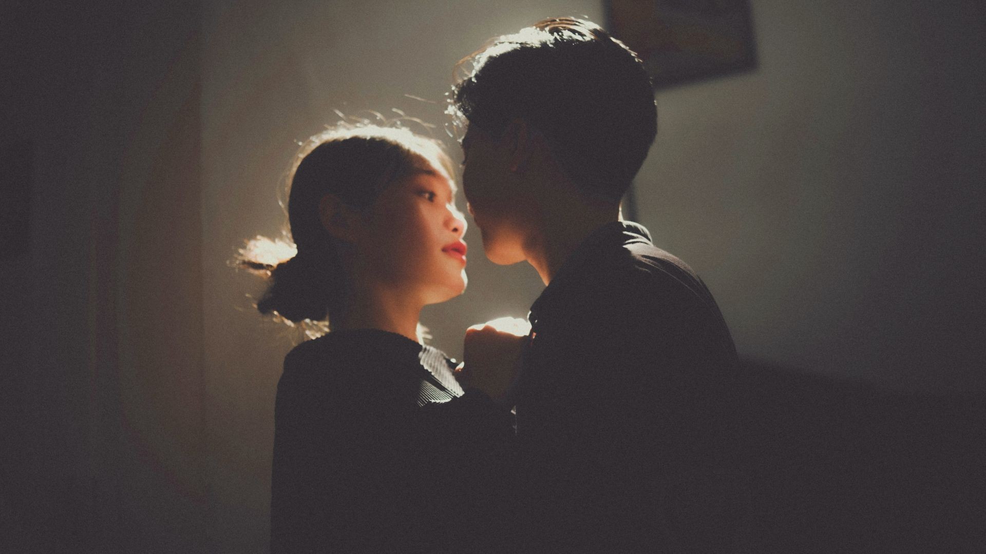 Você já se atraiu por um casal? Isso tem nome: simbiosexualidade