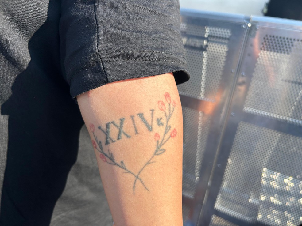 Tatuagem de Camila Leite em homenagem ao Bruno Mars — Foto: Isabella Valentini