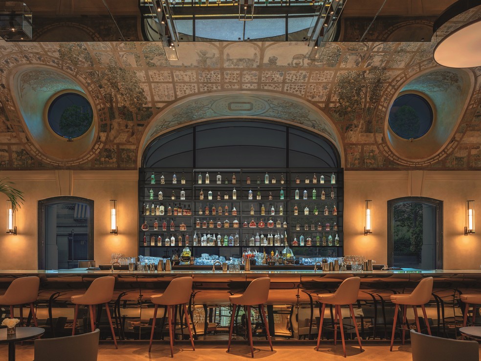 Do rooftop à taça no Bar Josephine: vista fenomenal e charme vintage — Foto: Divulgação