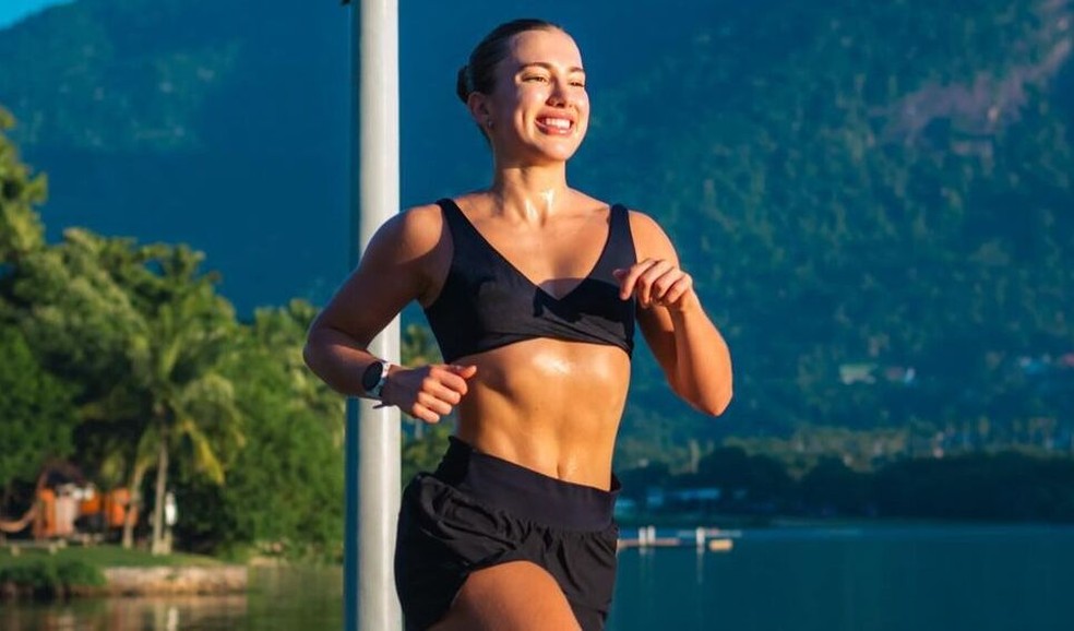 As corridas são a tendência fitness do momento — Foto: Reprodução/Instagram @manucitdaily @joaolapereira