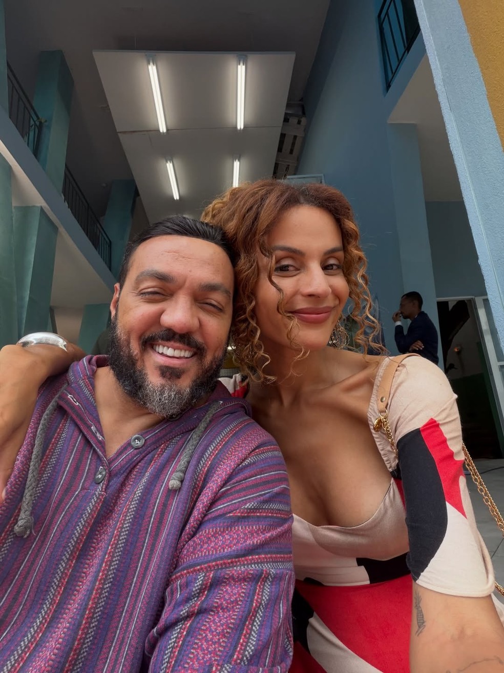 Sucesso em 'Três Graças', Gabriela Loran posa nua em cachoeira e recebe chuva de elogios — Foto: Reprodução/Instagram