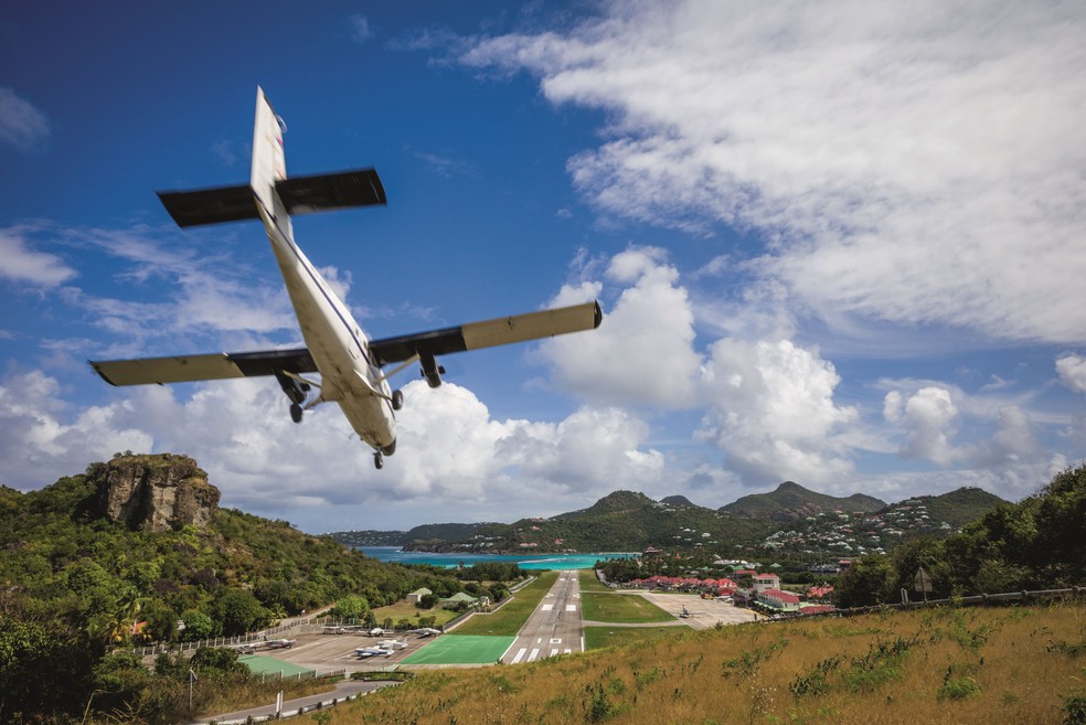 Vista do Aeroporto Gustaf III, o único da ilha — Foto: Divulgação
