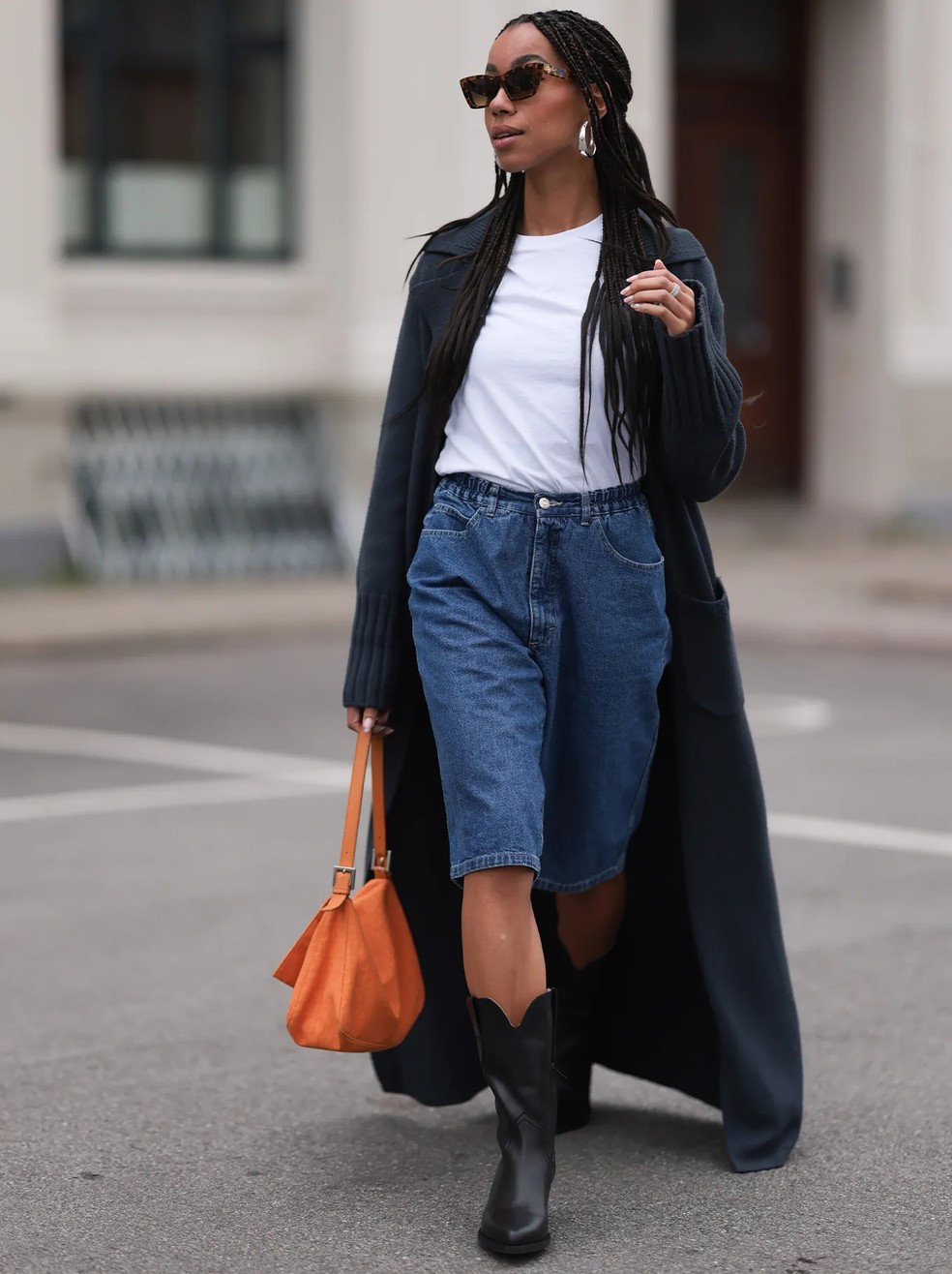 Jorts: como usar a tendência — Foto: Reprodução/Instagram @amaka.hamelijnck