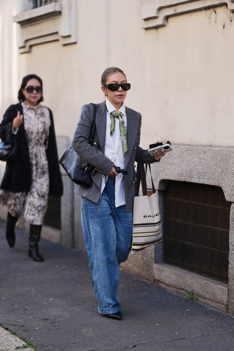 Estampa de bandana: 6 maneiras de usar a tendência paisley com sofisticação — Foto: Getty Images