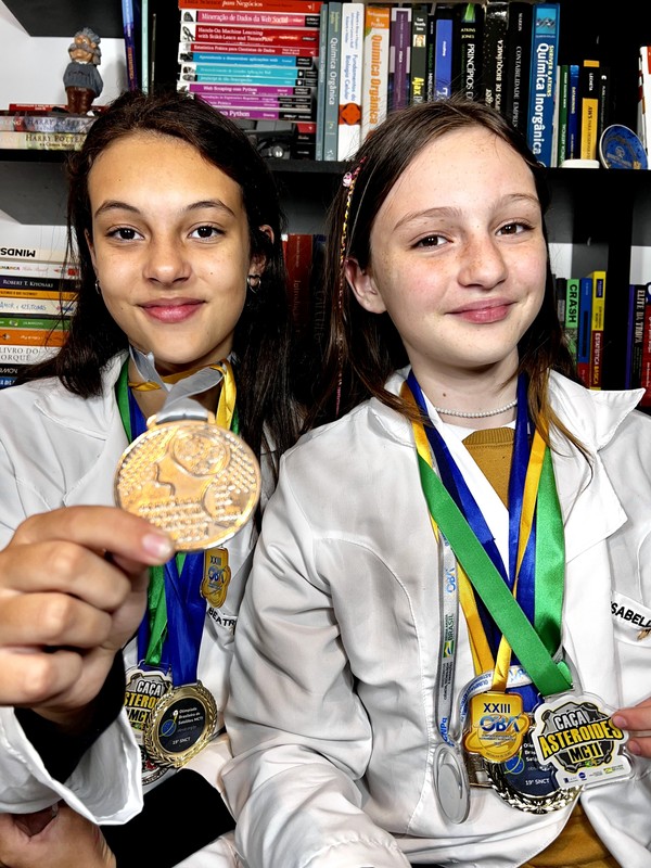Com reconhecimento global, Isabella e Beatriz Toassa da Silva querem disseminar ciência para outras crianças e adolescentes — Foto: Reprodução/Instagram