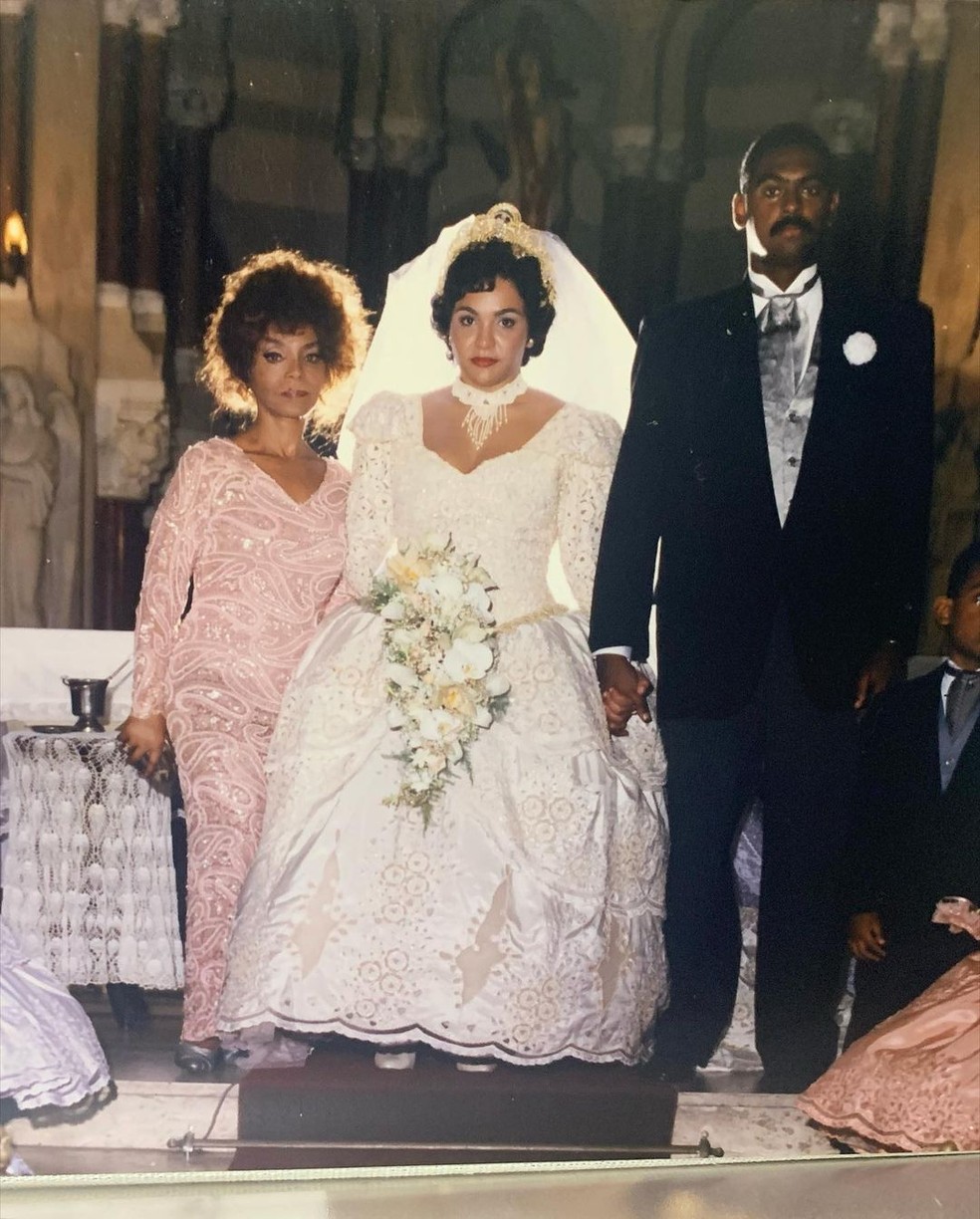 Elza durante o casamento de Vanessa Soares, há 25 anos — Foto: Reprodução: Instagram