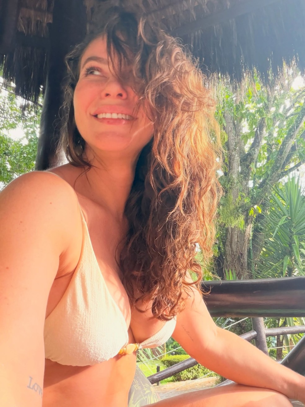 Solteira, Paolla Oliveira posa de maiô em viagem ao lado de amigas famosas — Foto: Reprodução/Instagram