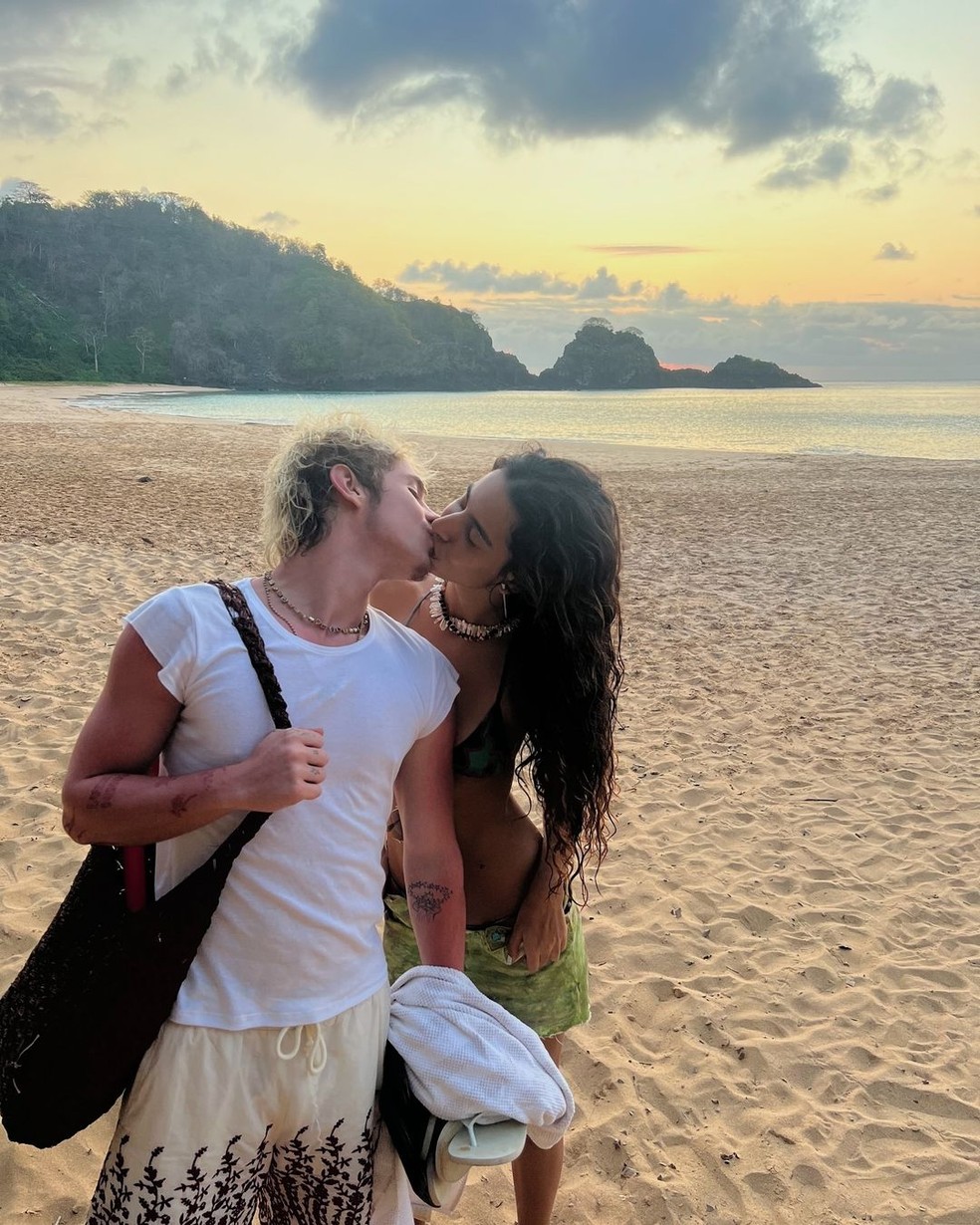Marina Sena e Juliano Floss viajam para Noronha e celebram aniversário da cantora — Foto: Reprodução
