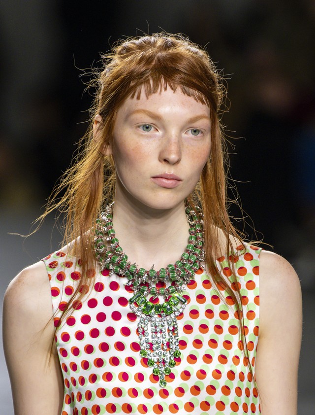 A franja desta temporada de moda de Paris é reta