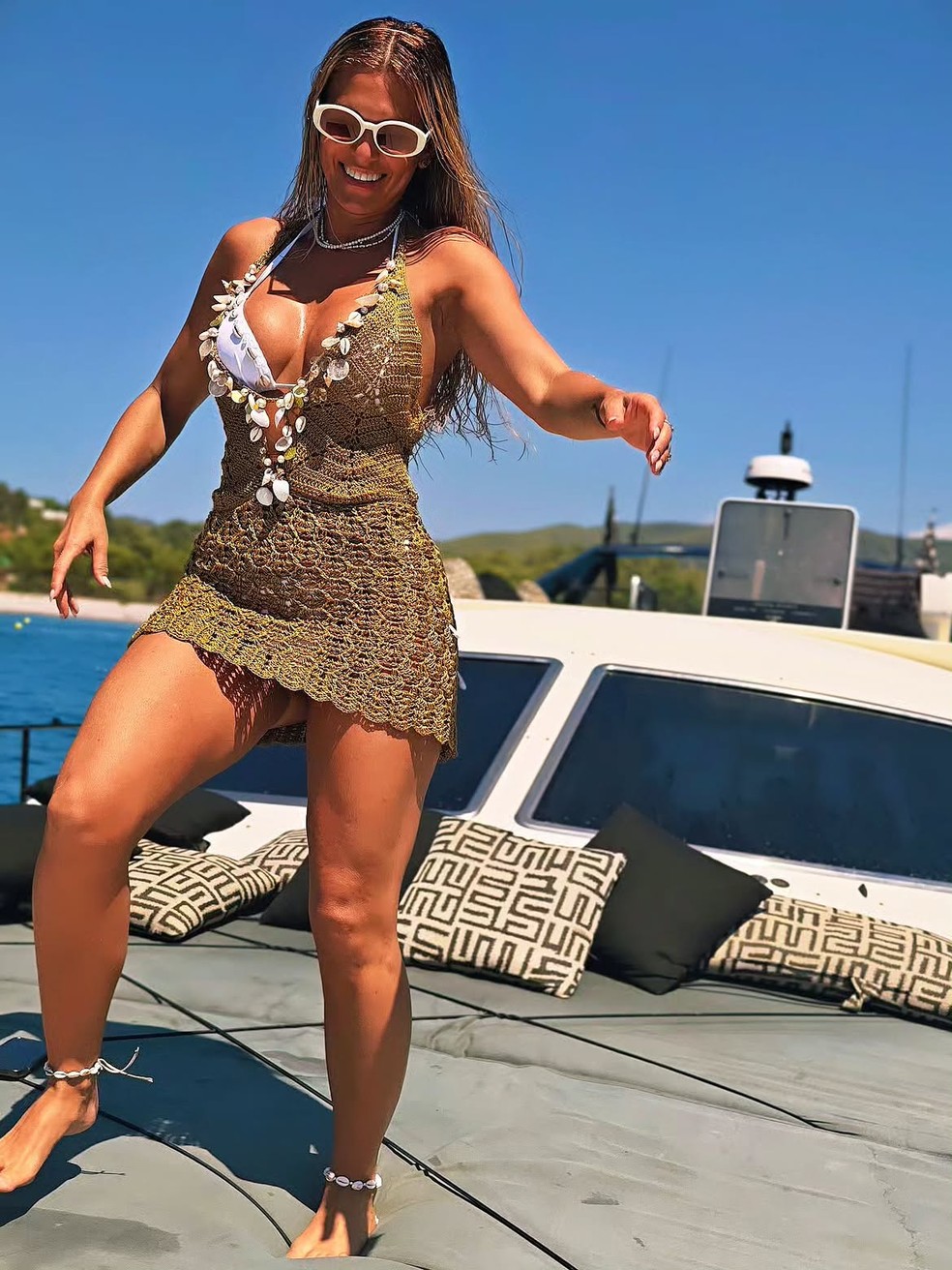 Lívia Andrade posa de vestido de crochê — Foto: Reprodução/ Instagram
