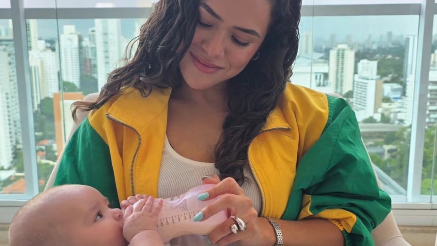 Maisa se derrete ao conhecer e amamentar filha de Lucas Rangel, Mia