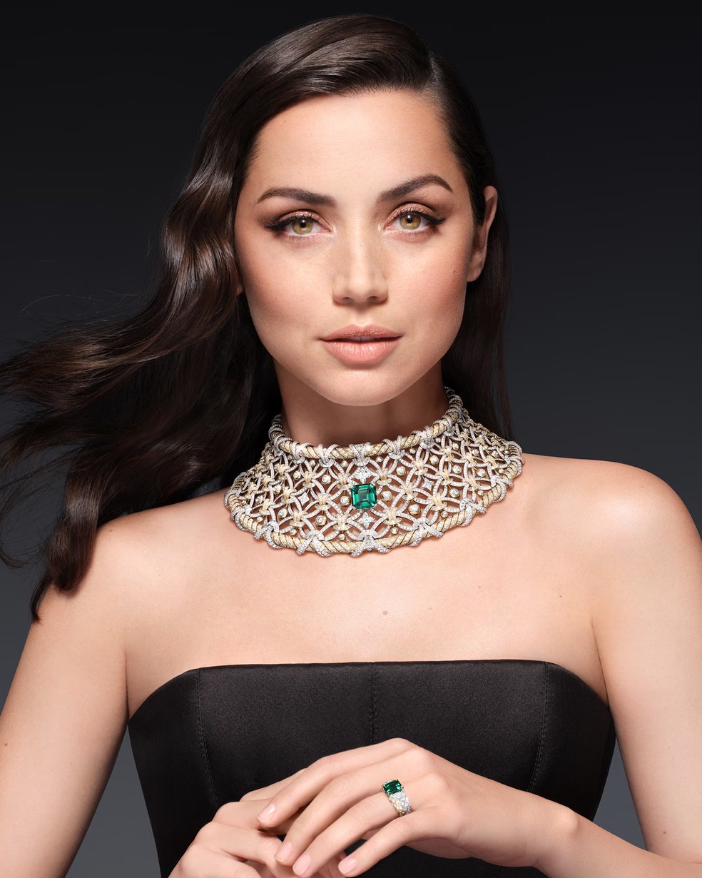 A atriz cubana Ana de Ana de Armas, que atuou em filmes como "007 - Sem Tempo para Morrer" e "Sergio" , foi a escolhida para estrelar da campanha das duas linhas. — Foto: Divulgação: Louis Vuitton