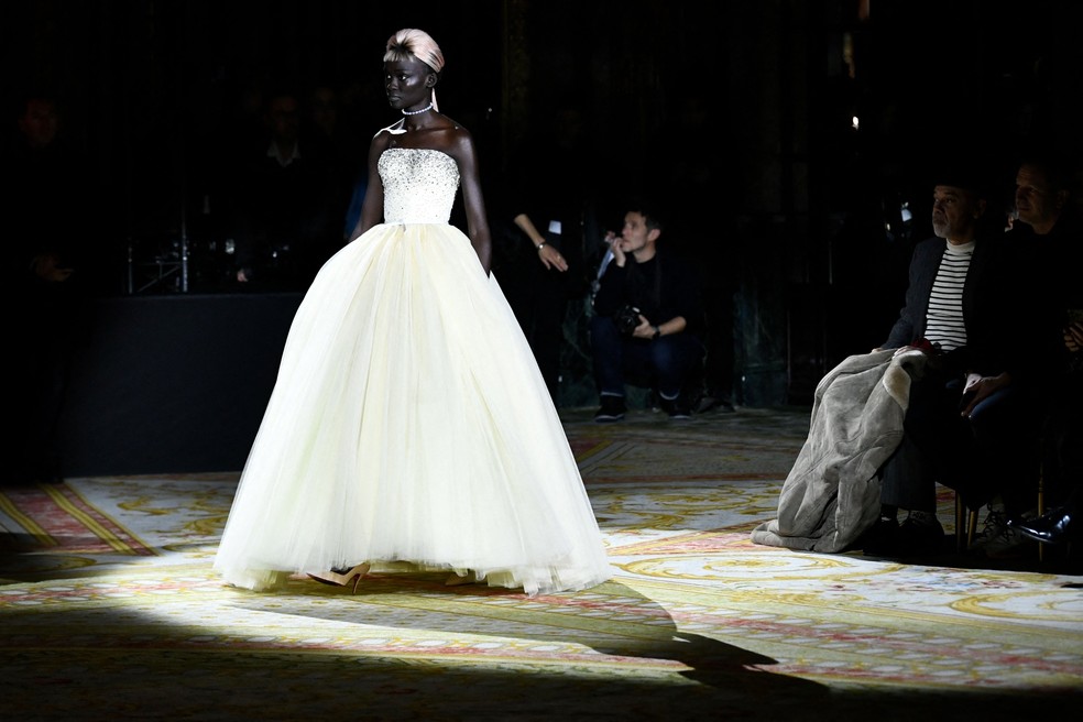 Viktor & Rolf alta-costura primavera/verão 2023 — Foto: Getty