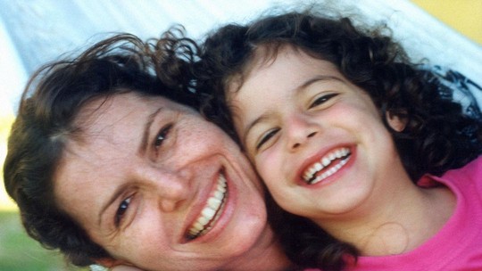 Debora Bloch lembra aniversário da filha, Julia Anquier e faz homenagem na web: 'Amor'
