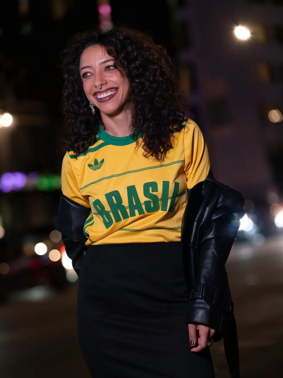 Alice Carvalho posou com look patriota em noite de gala em Los Angeles, antes do Oscaro 2026 — Foto: Reprodução/Instagram