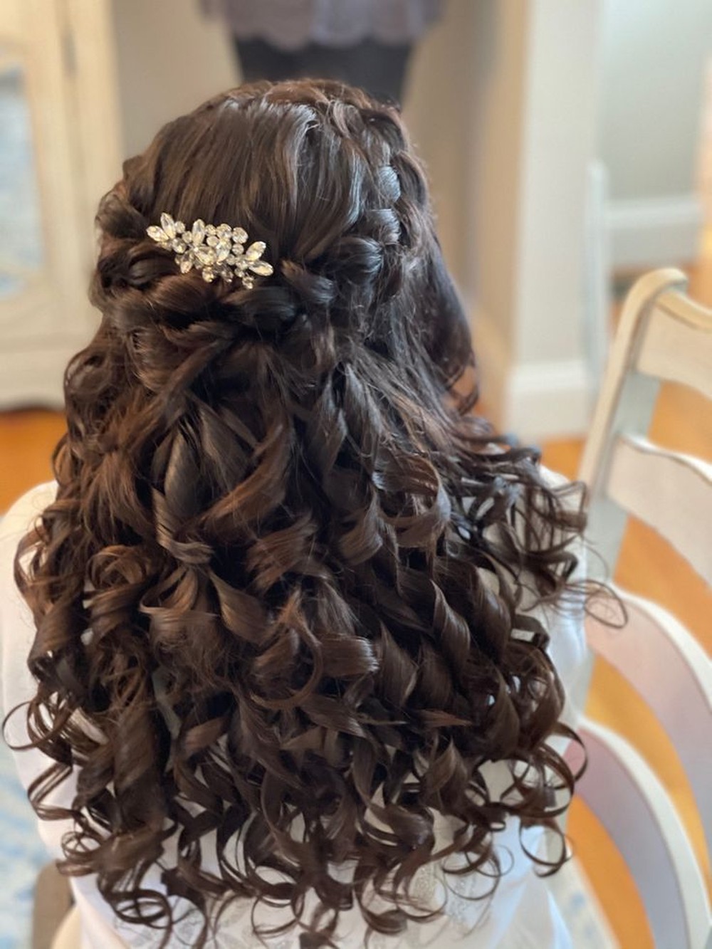 Penteado de 15 anos para cabelo cacheado: inspirações incríveis para ...