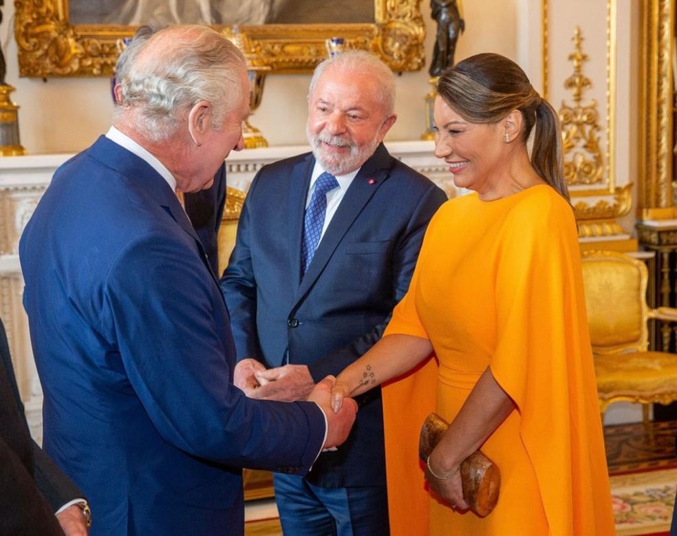 Lula e Janja em cerimônia no palácio de Buckingham com o rei Charles — Foto: Reprodução/Instagram