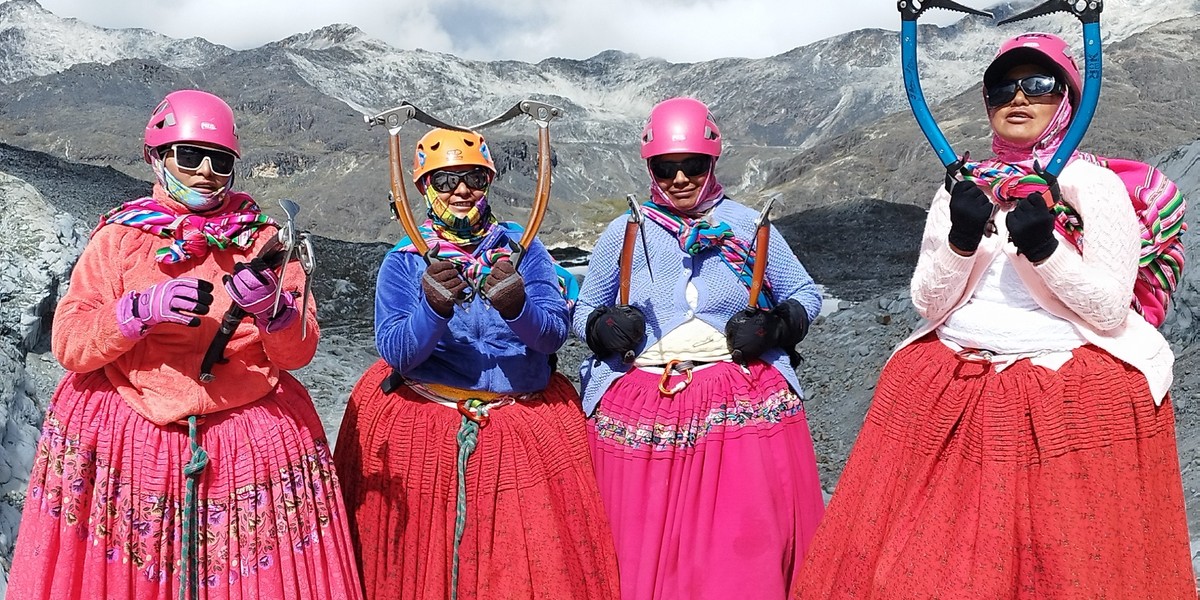 Da montanha mais alta das Américas ao Everest, o grupo encara um esporte radical vestindo polleras