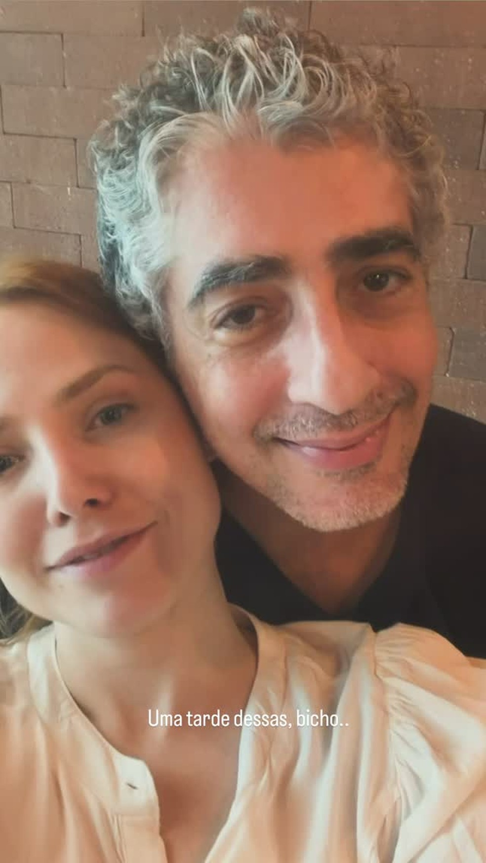 Letícia Colin posa para selfies românticas com Michel Melamed e se derrete: 'Que gato' — Foto: Reprodução/Instagram