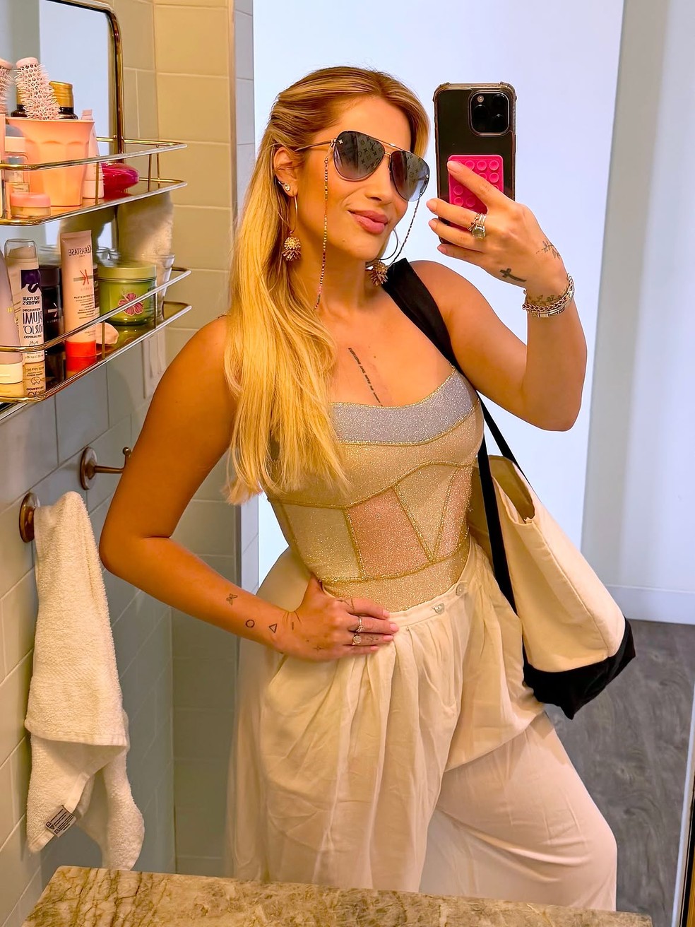 Jéssica Beatriz Costa faz selfie — Foto: Reprodução/ Instagram @jessicabeatrizcosta