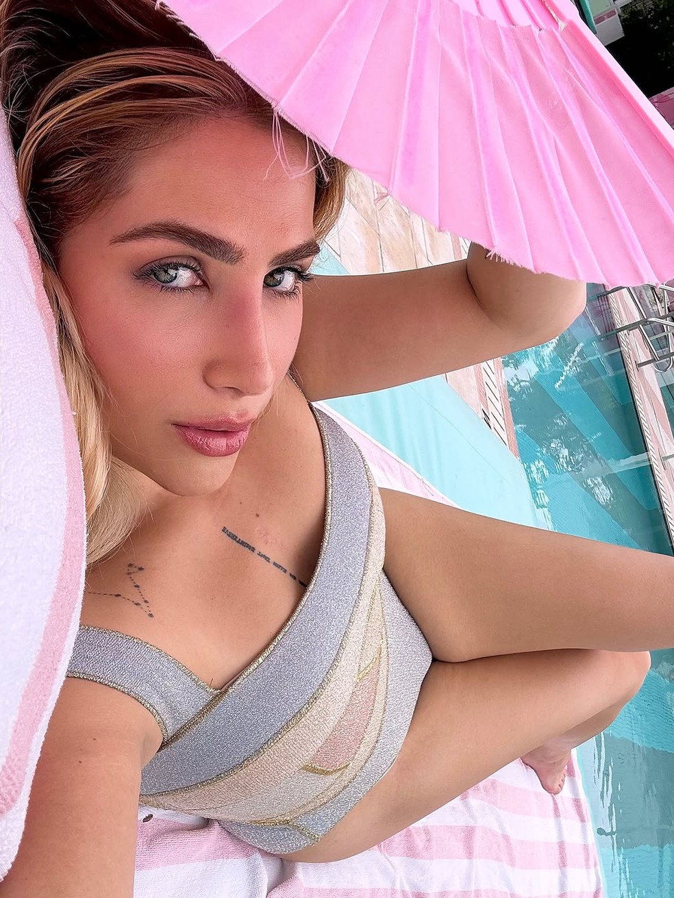 Jéssica Beatriz Costa curte dia de piscina — Foto: Reprodução/ Instagram @jessicabeatrizcosta