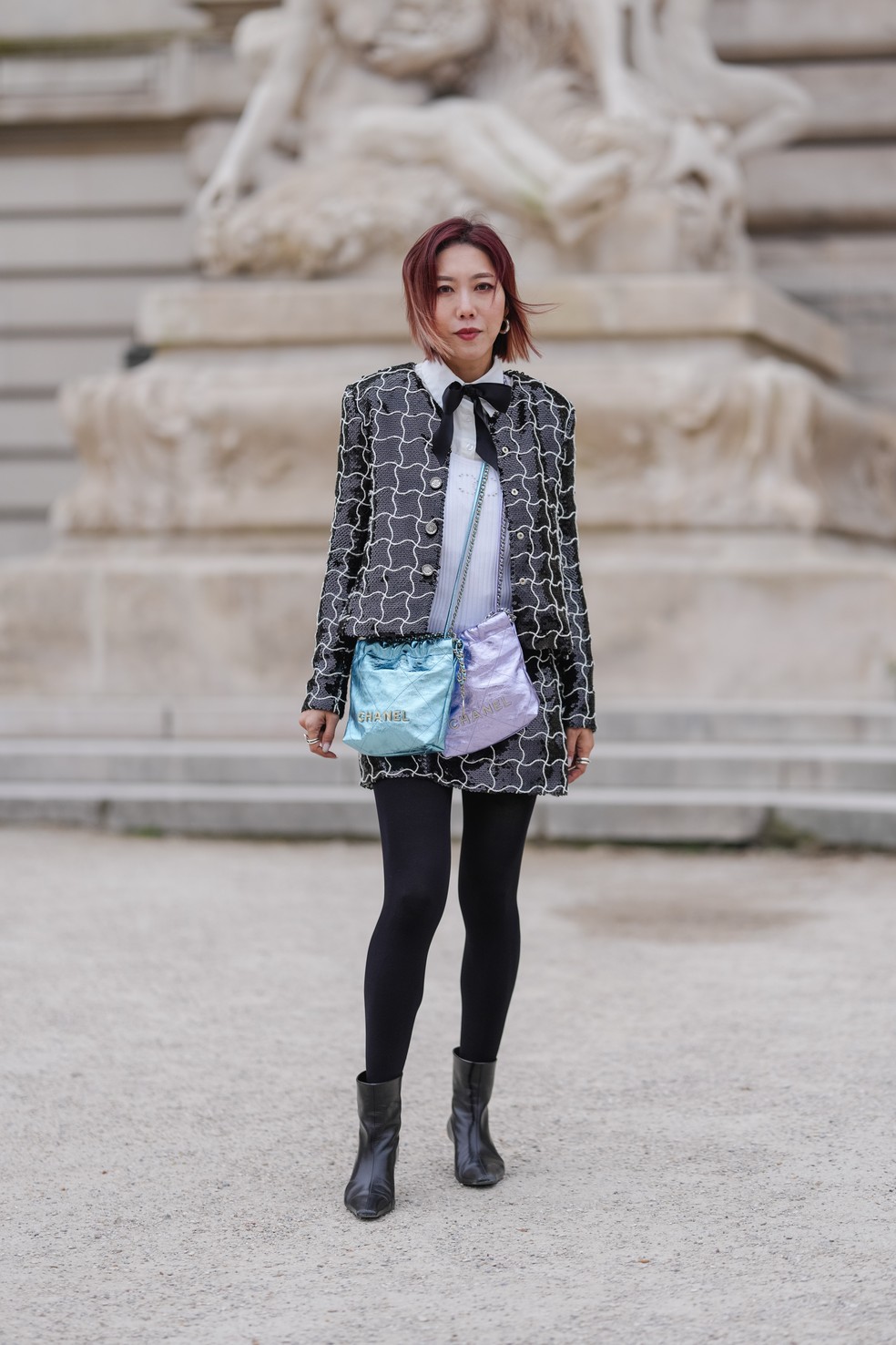 Dose dupla: como usar duas bolsas no mesmo look — Foto: Getty Images