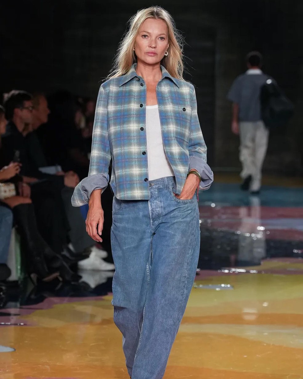 Kate Moss para Bottega Veneta (2022) — Foto: Reprodução Instagram @katemossagency