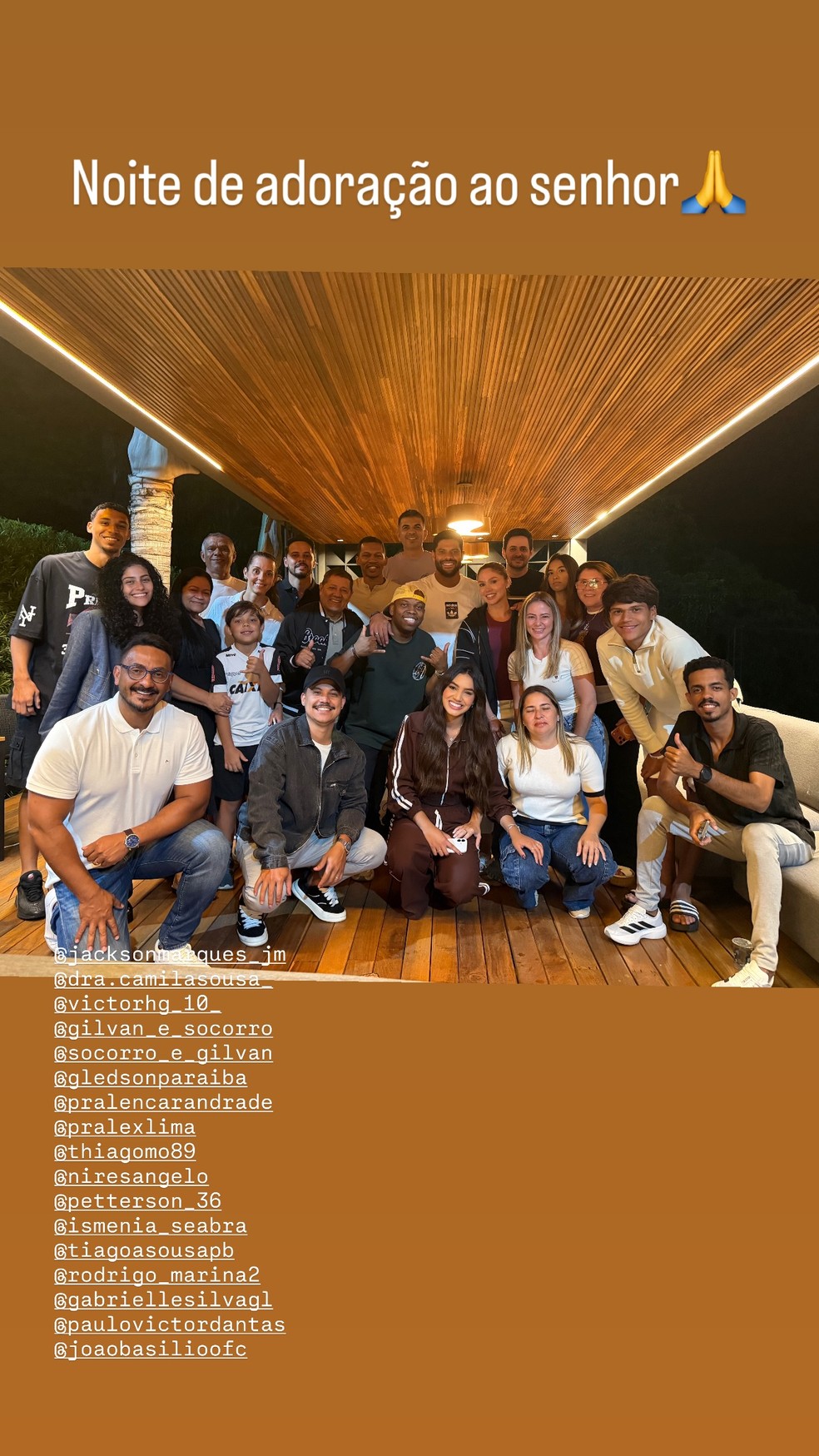 Camila Ângelo e Hulk realizam culto em casa — Foto: Reprodução/ Divulgação