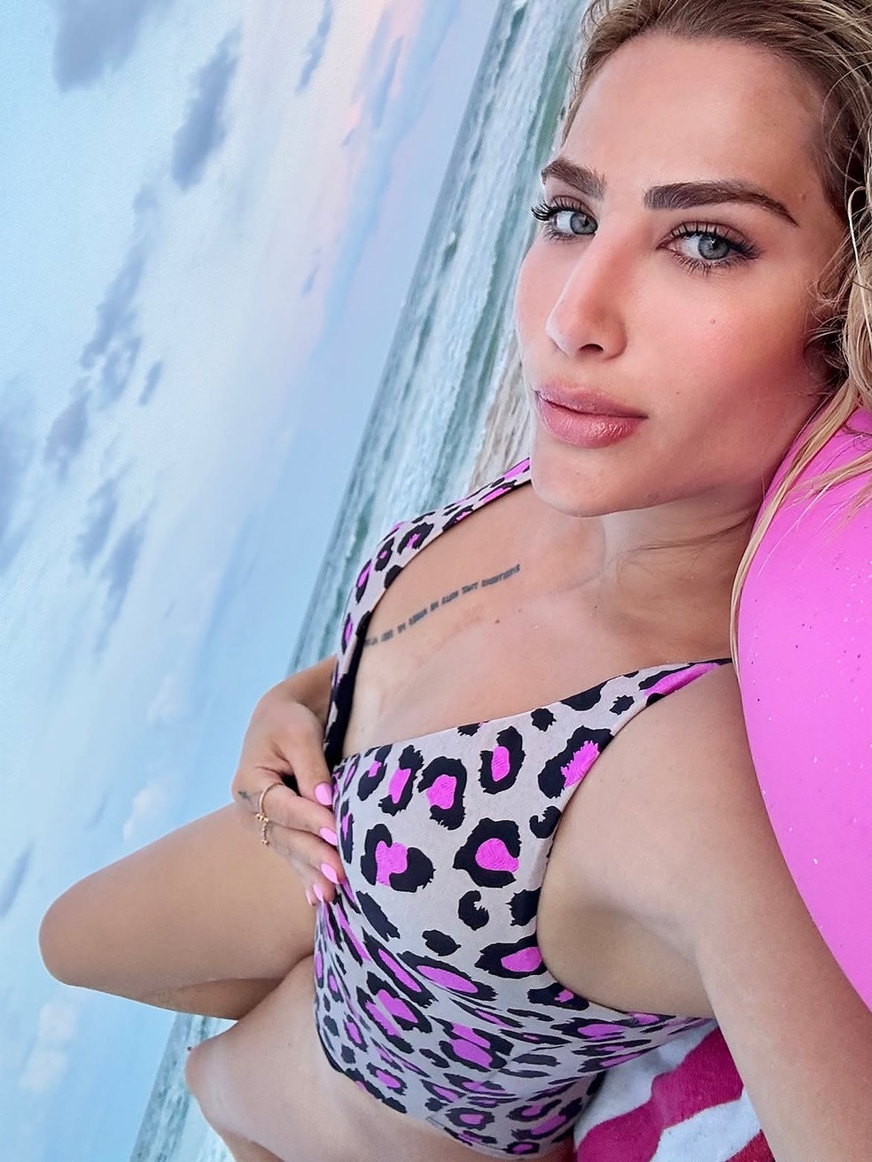 Jéssica Beatriz Costa toma banho de sol — Foto: Reprodução/ Instagram @jessicabeatrizcosta