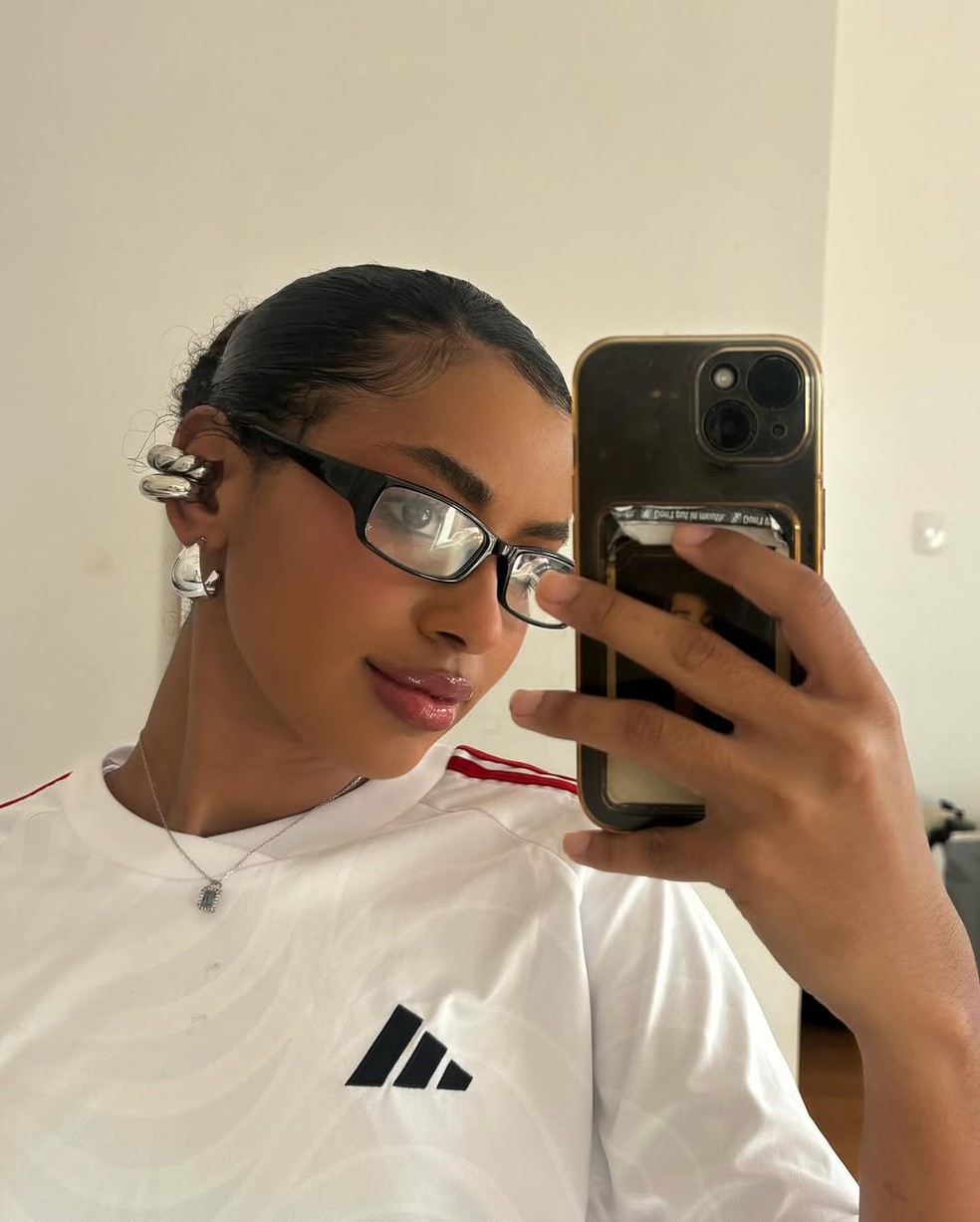 Gabz completa seus looks com acessórios impactantes — Foto: Reprodução/Instagram @gabz