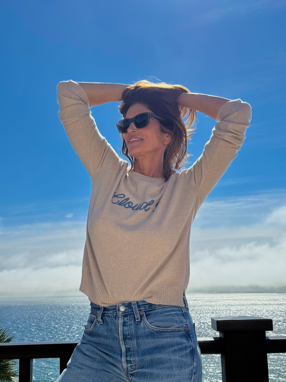 cindy-crawford-cone-de-beleza-chega-aos-60-bem-casada-ativa-e-com