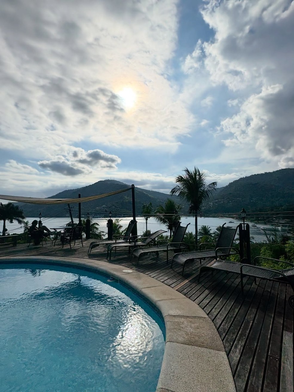 Ex-BBB Gizelly Bicalho posa de biquíni em Angra dos Reis — Foto: Reprodução/Instagram