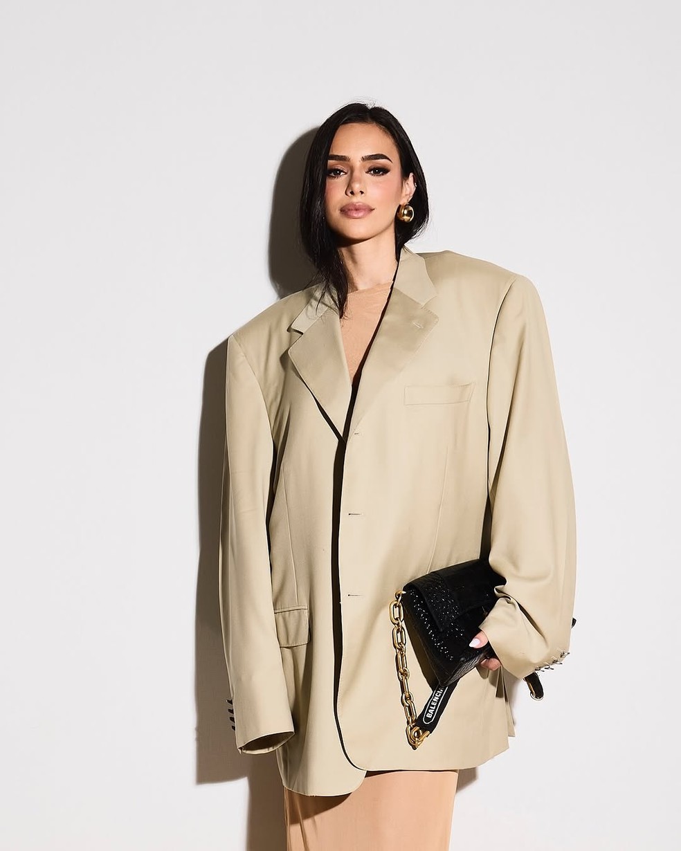 Bruna Biancardi combina looks oversized com acessórios luxuosos — Foto: Reprodução / Instagram @brunabiancardi