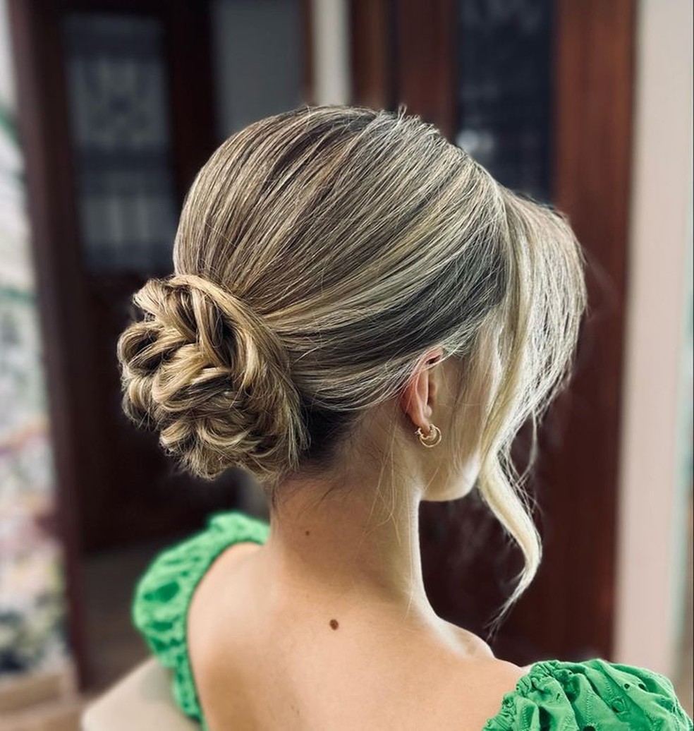 Penteado para 15 anos em cabelo liso: inspirações para arrasar na festa