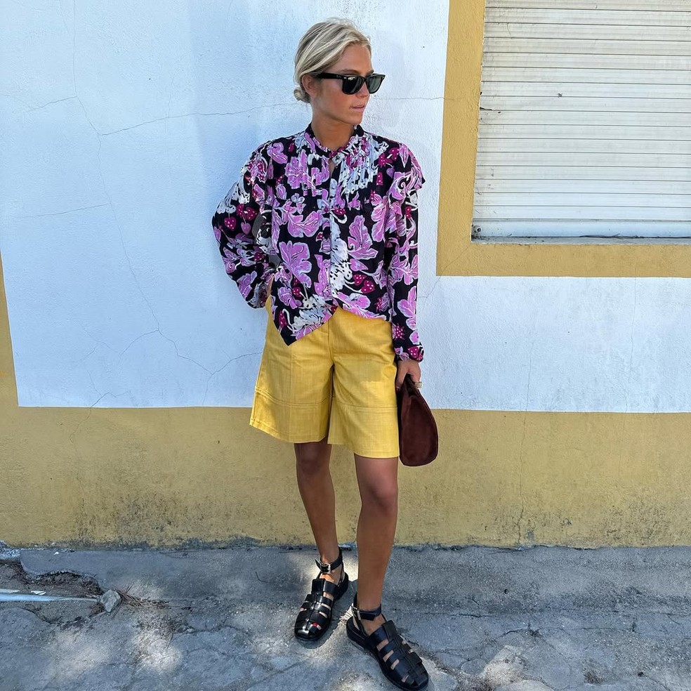 Look colorido com fisherman sandal — Foto: Reprodução/Instagram @caetanaba