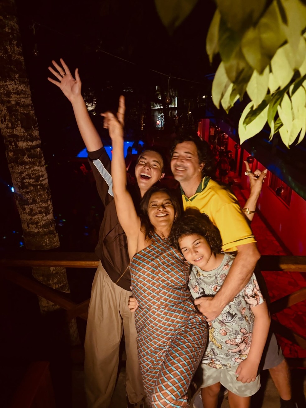 Dira Paes comemora os 18 anos do filho: 'Me belisquem que acho que estou sonhando' — Foto: Reprodução/Instagram