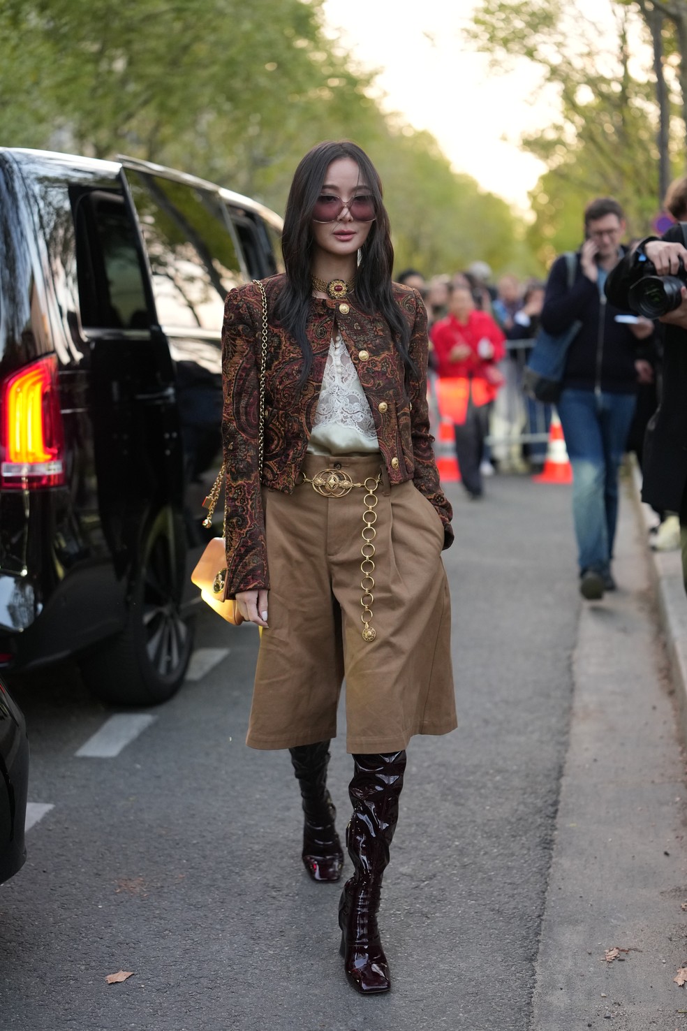 Estampa de bandana: 6 maneiras de usar a tendência paisley com sofisticação — Foto: Getty Images