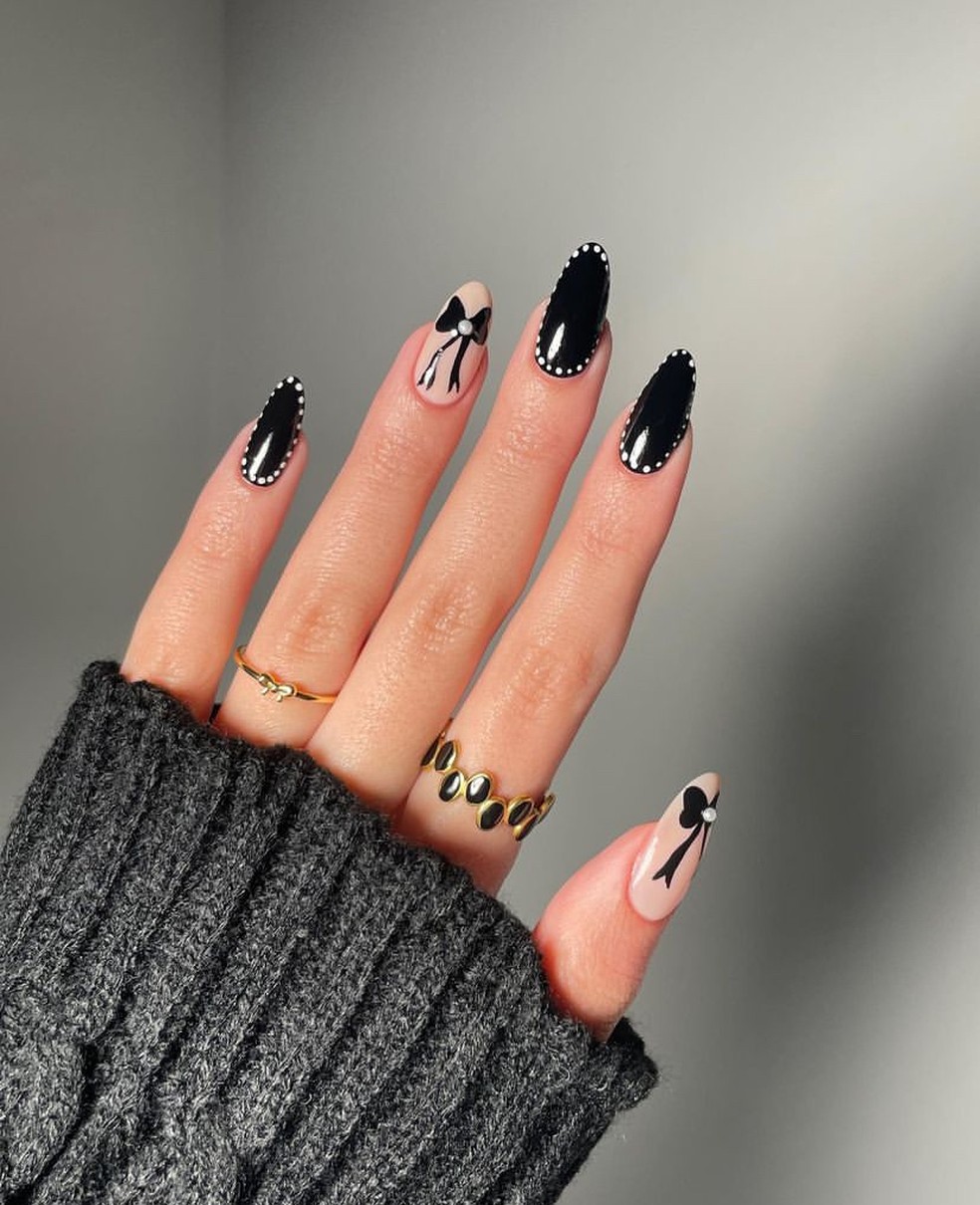 Unhas decoradas em preto e branco: 25 inspirações para surpreender com a  combinação elegante
