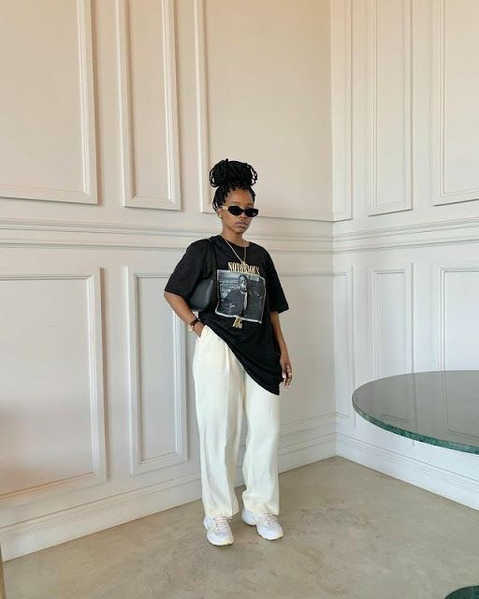 Looks oversized são uma ótima opção para criar um visual icônico para shows e festivais a noite. — Foto: Reprodução/Pinterest @yasarshahsebcon