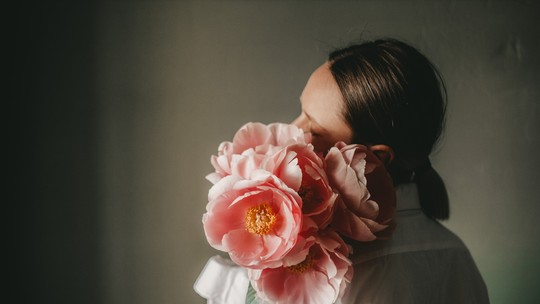 Quer impressionar no Dia dos Namorados? Escolha perfumes com flores exóticas