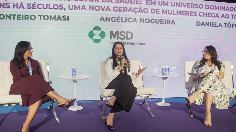 Sandra Monteiro Tomasi, diretora executiva da unidade de negócios Oncologia da MSD, e Dra. Angélica Nogueira, oncologista e presidente eleita da Sociedade Brasileira de Oncologia Clínica na 10ª edição do Power Trip Summit, — Foto: Bruna Brandão