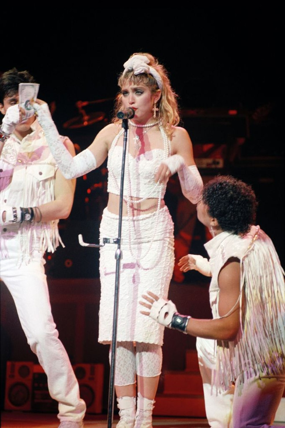 Madonna durante tour de Like A Virgin — Foto: Getty Images