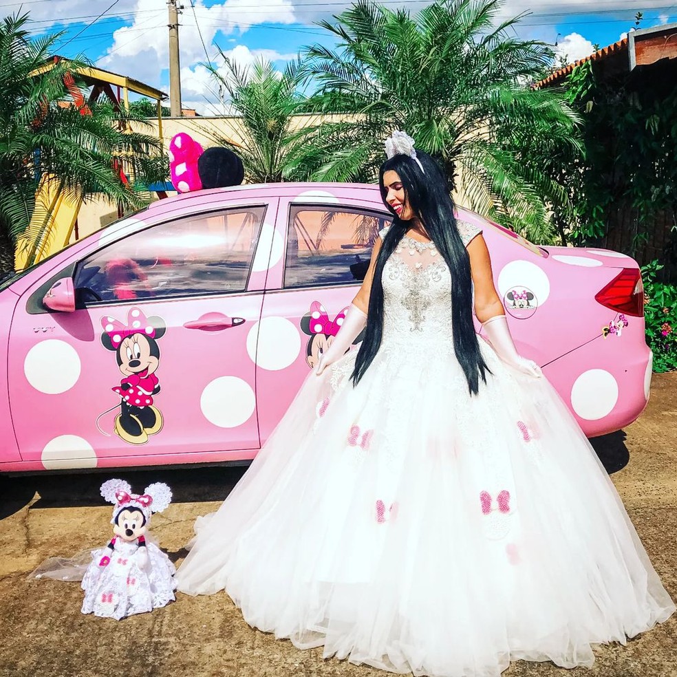 "Minnie humana" casou novamente com marido no ano passado — Foto: Reprodução/ Instagram