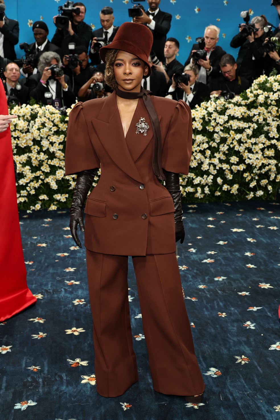 Kara Young no Met Gala 2025 — Foto: Getty Images
