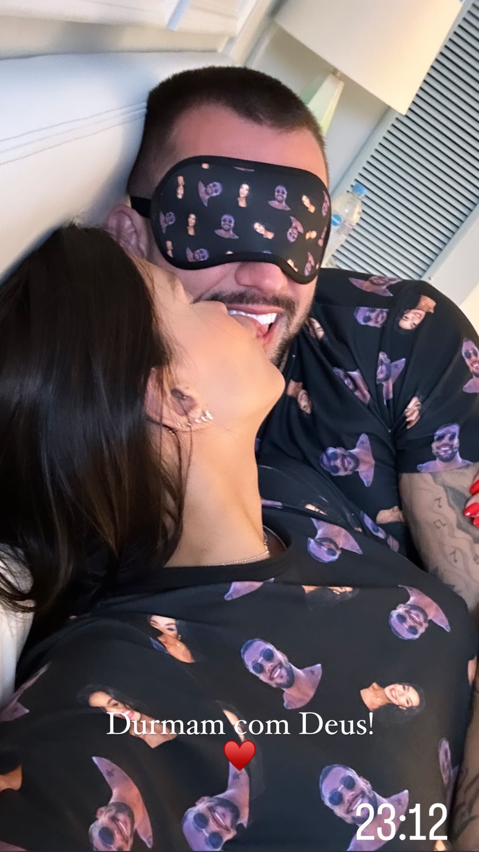 Ivy Moraes e Arthur Picole usam pijama de casal combinando — Foto: Reprodução/Instagram