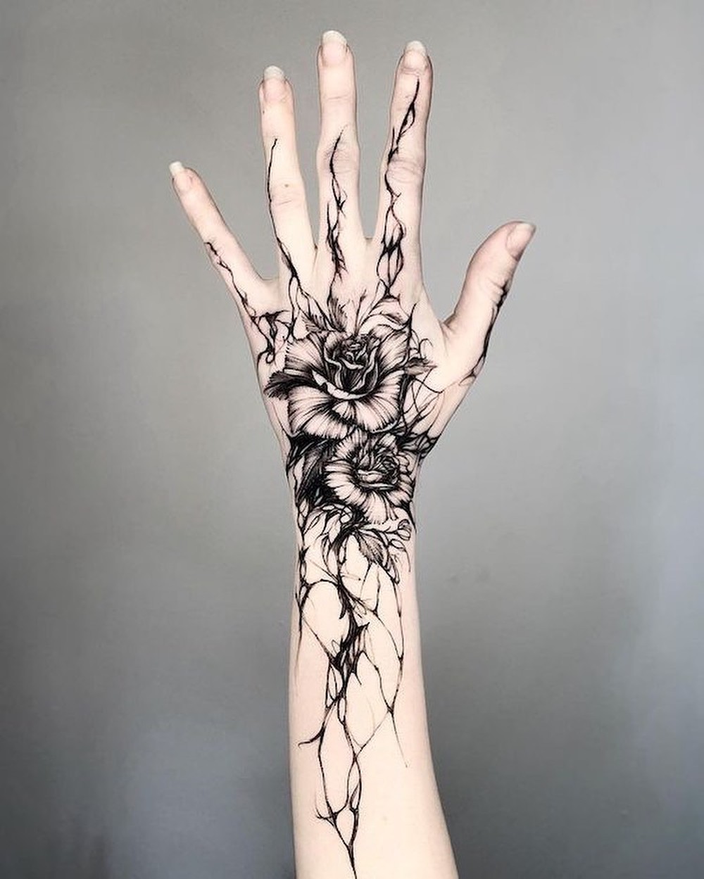 Tattoo Feminina Na Mao