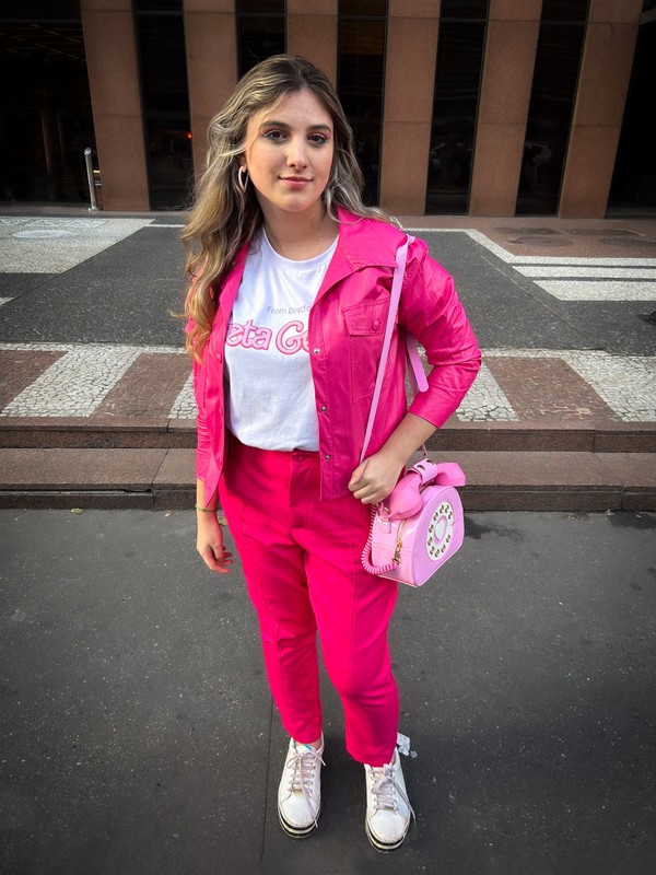 Comprar Cropped top Barbie com pelo rosa - DOS PÉS À CABEÇA - Moda