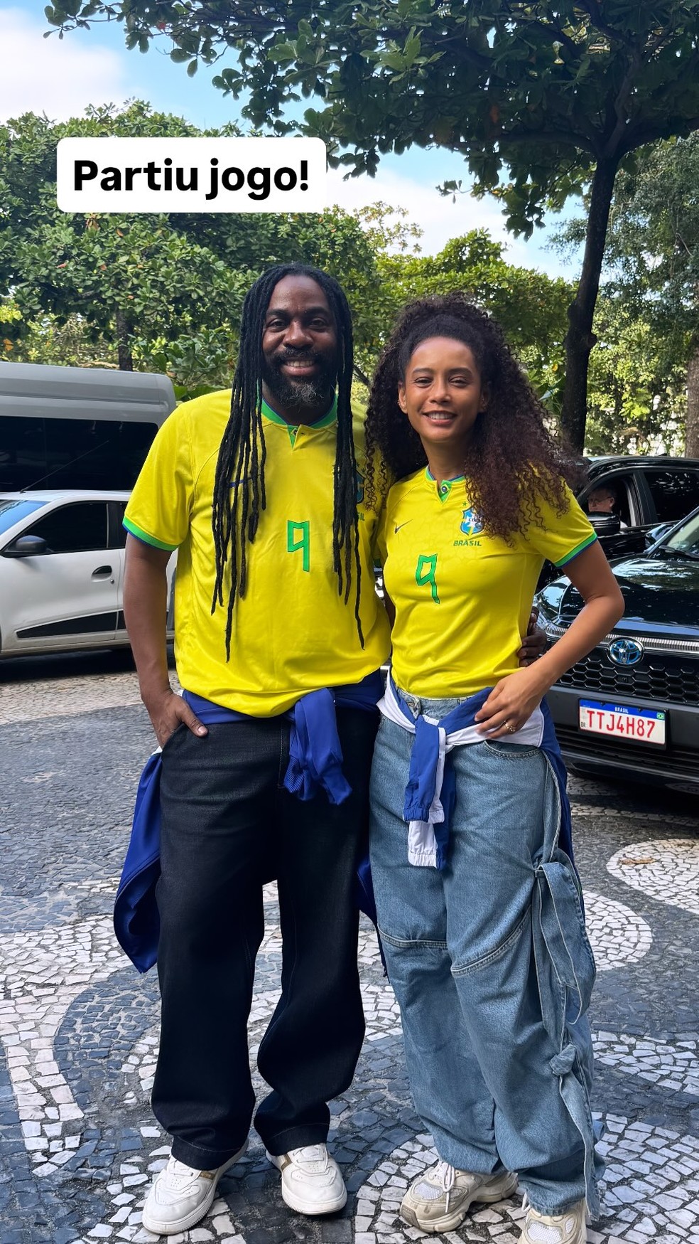 Lázaro Ramos e Taís Araújo curtem jogo do Brasil contra o Panamá — Foto: Reprodução / Instagram